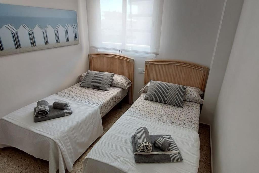 Apartamento Playa Piles -Familias- Екстериор снимка